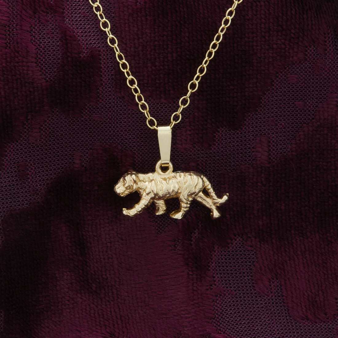 Gold-plated Tiger Pendant Necklace – Like Polished Arrows